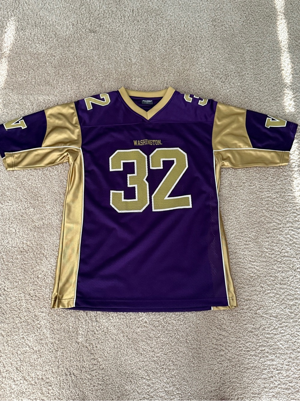 Pro Edge Washington Huskies 32 jersey (size medium)